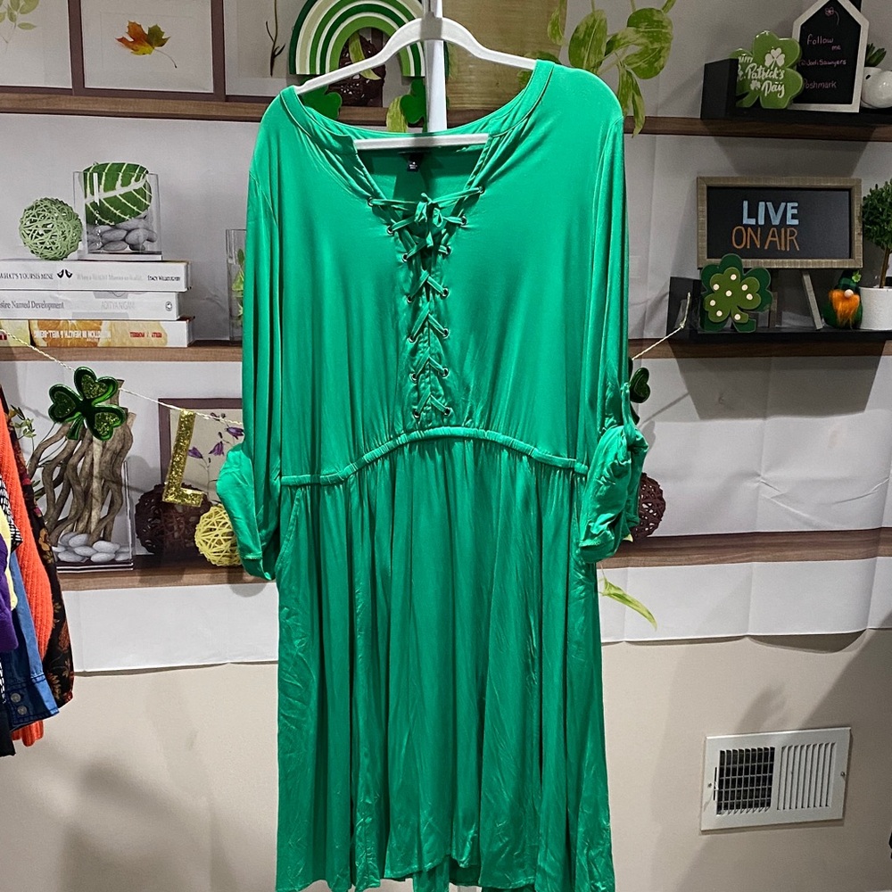 torrid Emerald Green Lace-Up Long Sleeve Dress size 4. Ptp is 27